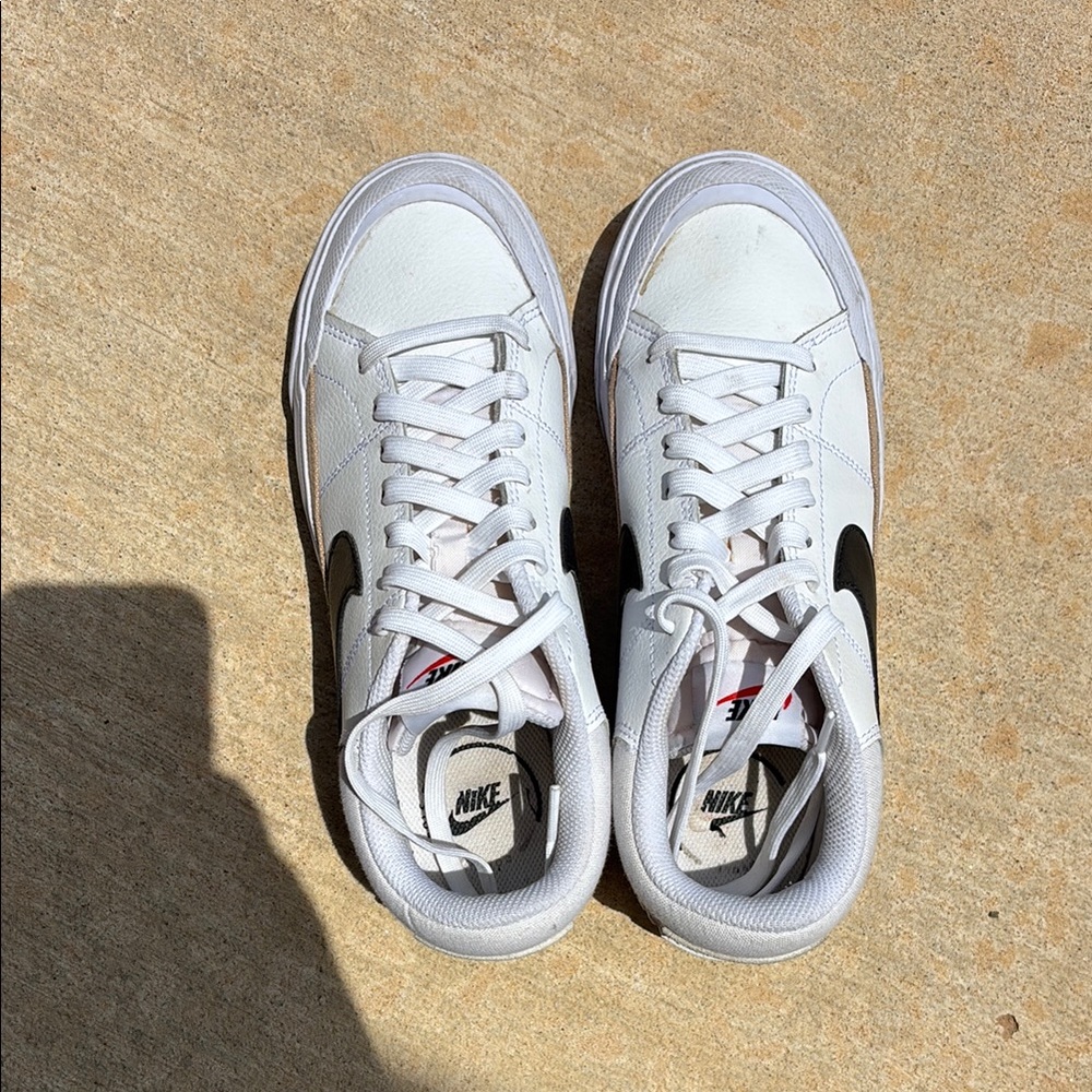 Nike White and Black Low-Top Sneakers - Picture 4 of 5